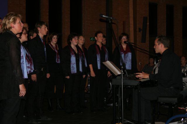 _24_20090204_1018472046